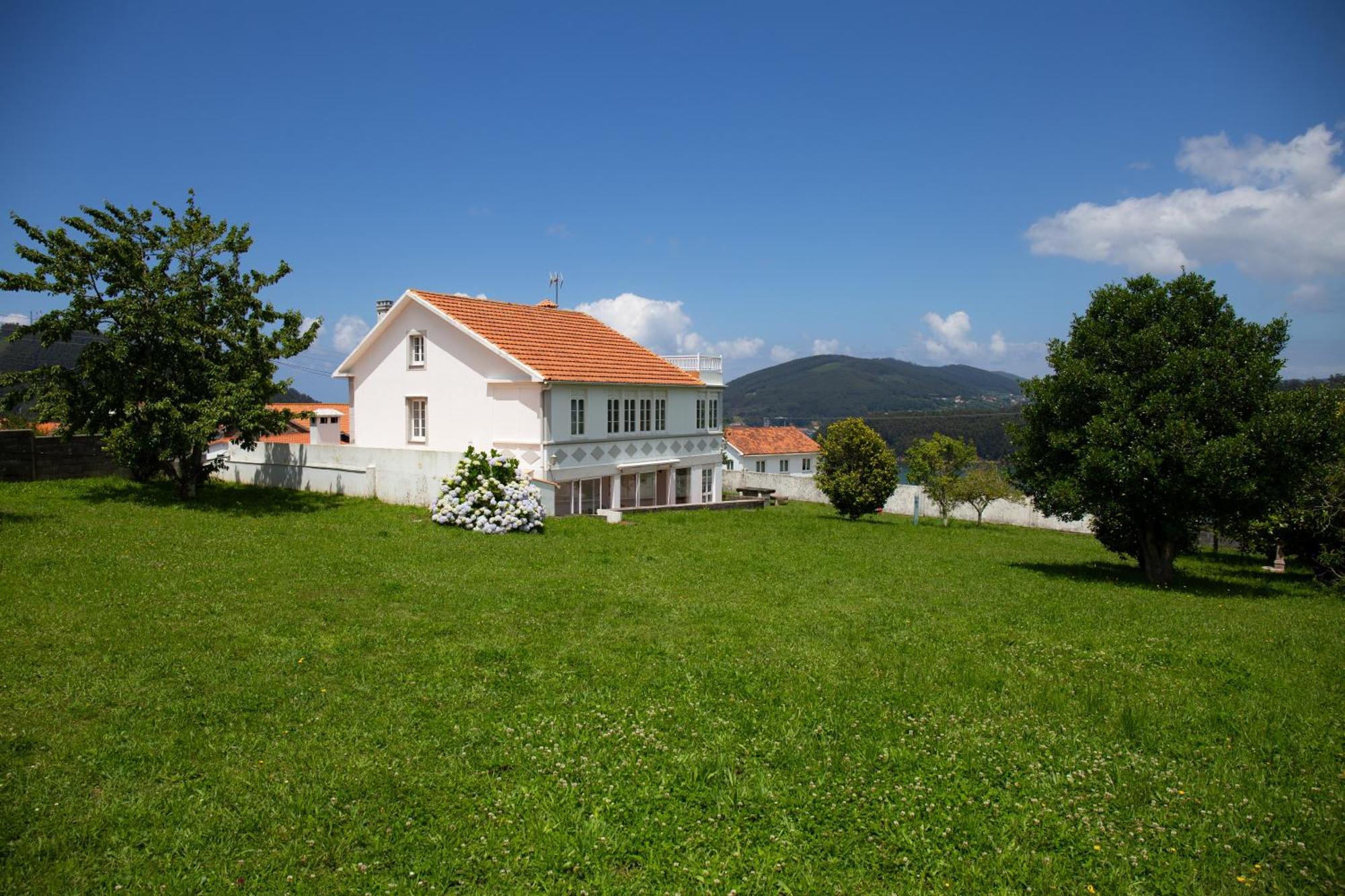 Beachfront Surf & Holiday House, Charming & Quiet Villarrube Exterior foto