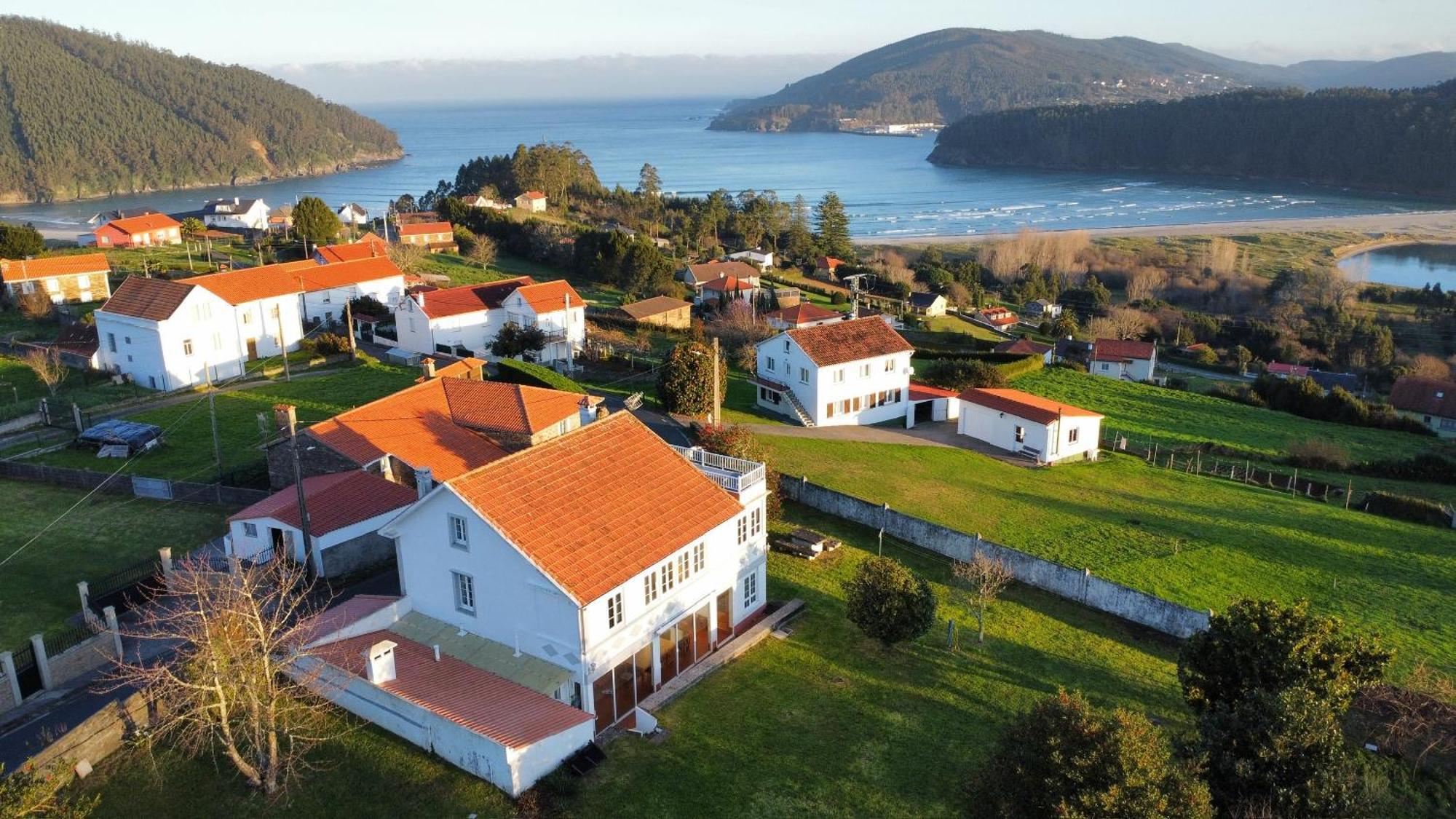 Beachfront Surf & Holiday House, Charming & Quiet Villarrube Exterior foto