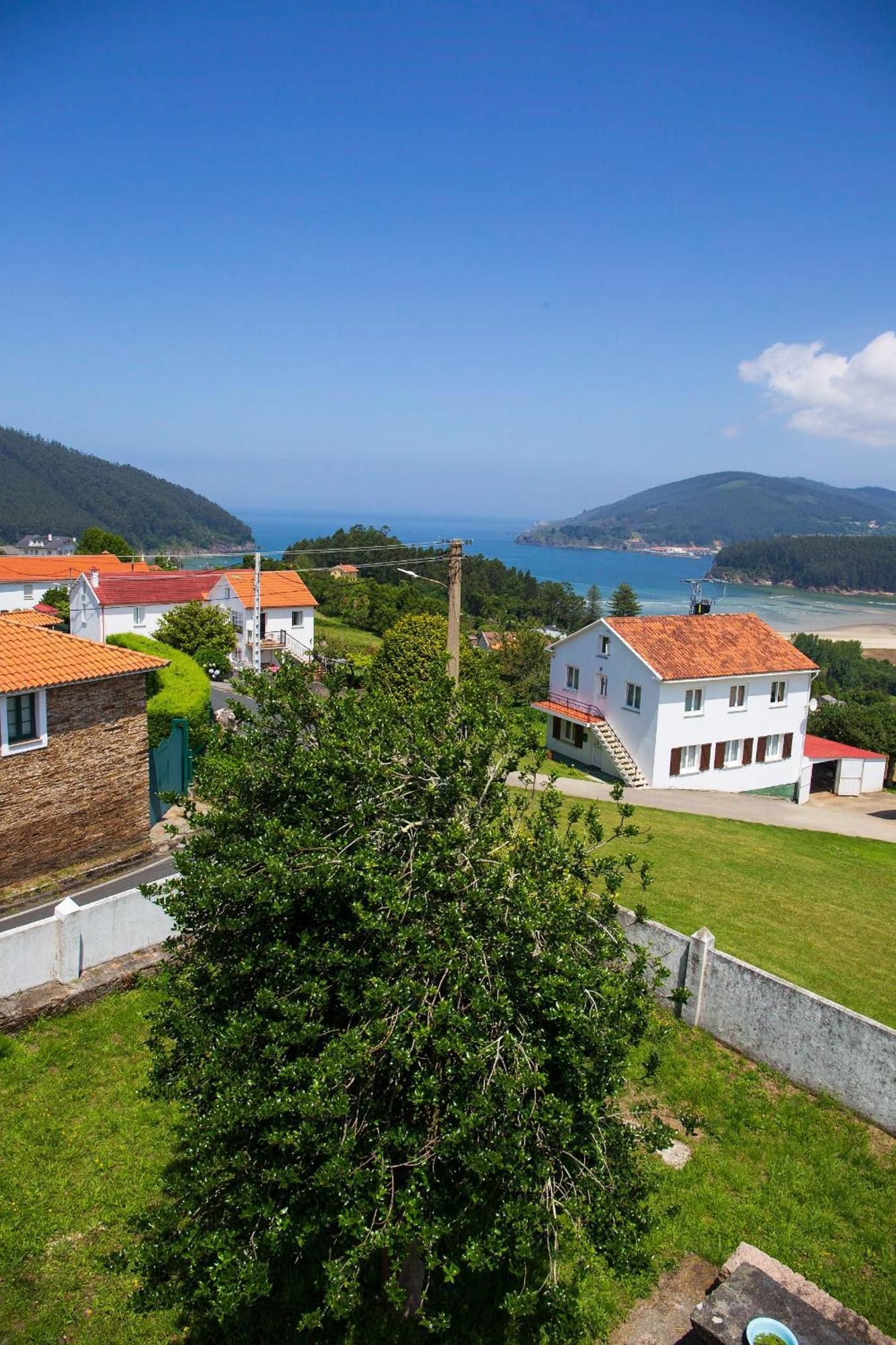 Beachfront Surf & Holiday House, Charming & Quiet Villarrube Exterior foto